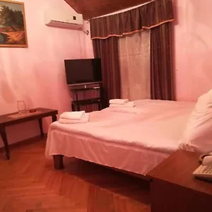 https://dzveli-ubani-hotel.alltbilisihotels.com