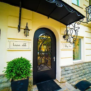 https://hotel-shine-on-rustaveli-avenue.alltbilisihotels.com